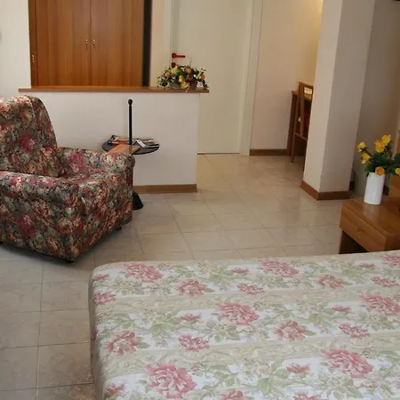 Elena Hotel 3*