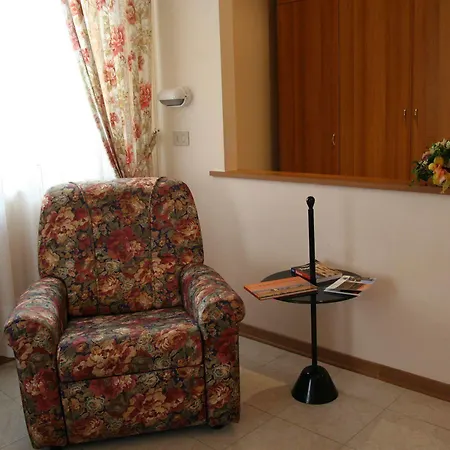 Elena Hotel 3*