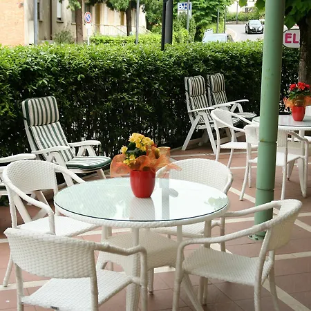 Hotel Elena 3*